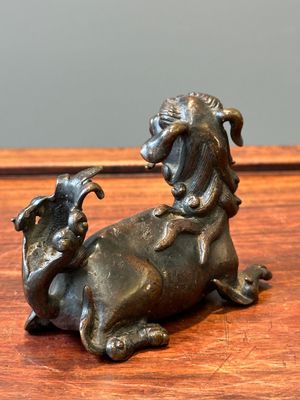 A group of four Chinese gilt bronze paper-weights, Ming/Qing — 照片 25