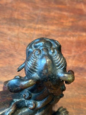 A group of four Chinese gilt bronze paper-weights, Ming/Qing — 照片 26