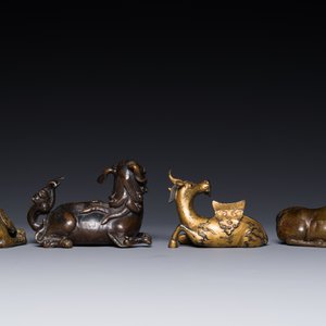 A group of four Chinese gilt bronze paper-weights, Ming/Qing — 照片 3