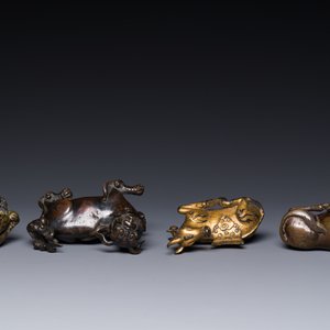 A group of four Chinese gilt bronze paper-weights, Ming/Qing — 照片 6