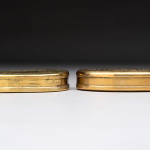 A group of four copper and brass engraved tobacco boxes, The Netherlands, 18th C. — 照片 4