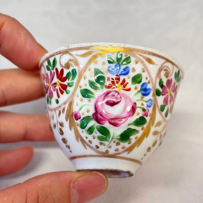 A group of four Ottoman zarfs, a scent burner and two porcelain tea bowls — foto 11