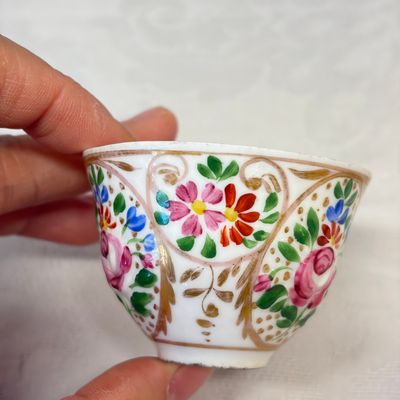 A group of four Ottoman zarfs, a scent burner and two porcelain tea bowls — foto 12