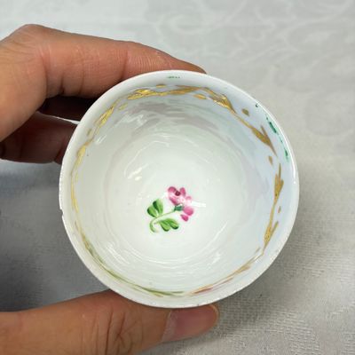 A group of four Ottoman zarfs, a scent burner and two porcelain tea bowls — foto 13
