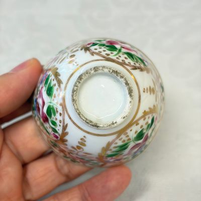 A group of four Ottoman zarfs, a scent burner and two porcelain tea bowls — foto 14