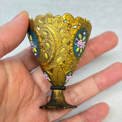 A group of four Ottoman zarfs, a scent burner and two porcelain tea bowls — foto 17