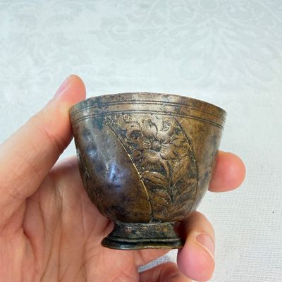 A group of four Ottoman zarfs, a scent burner and two porcelain tea bowls — foto 39