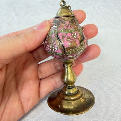 A group of four Ottoman zarfs, a scent burner and two porcelain tea bowls — foto 46