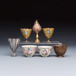 A group of four Ottoman zarfs, a scent burner and two porcelain tea bowls — foto 1