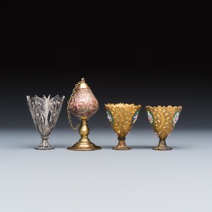 A group of four Ottoman zarfs, a scent burner and two porcelain tea bowls — foto 13