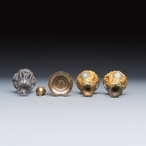 A group of four Ottoman zarfs, a scent burner and two porcelain tea bowls — foto 15