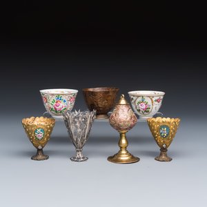 A group of four Ottoman zarfs, a scent burner and two porcelain tea bowls — foto 2