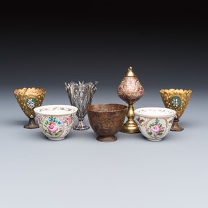 A group of four Ottoman zarfs, a scent burner and two porcelain tea bowls — foto 3