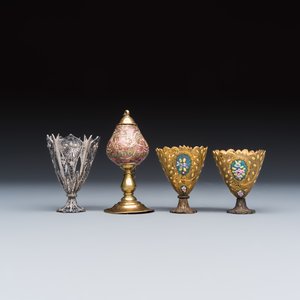A group of four Ottoman zarfs, a scent burner and two porcelain tea bowls — foto 10