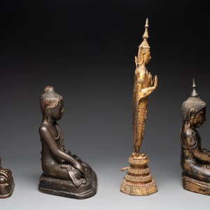 A group of four Thai bronze Buddha figures, 19th C. — foto 3