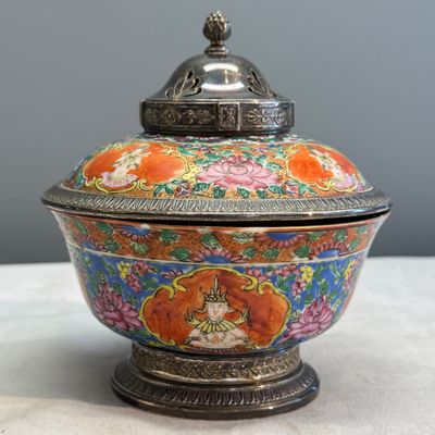 A group of nine Chinese Bencharong wares for the Thai market — photo 3