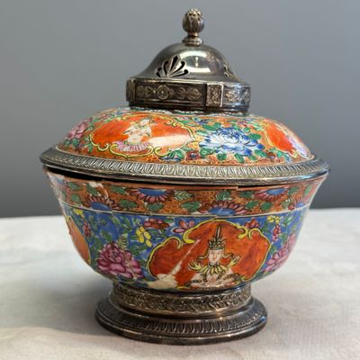A group of nine Chinese Bencharong wares for the Thai market — photo 4
