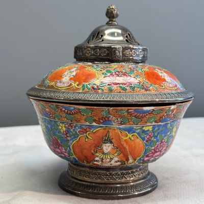 A group of nine Chinese Bencharong wares for the Thai market — photo 5
