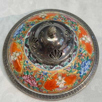 A group of nine Chinese Bencharong wares for the Thai market — photo 12