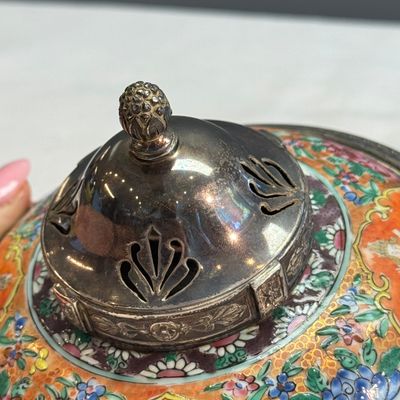 A group of nine Chinese Bencharong wares for the Thai market — photo 15