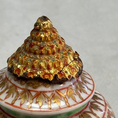 A group of nine Chinese Bencharong wares for the Thai market — photo 38