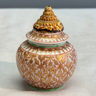A group of nine Chinese Bencharong wares for the Thai market — photo 59