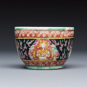 A group of nine Chinese Bencharong wares for the Thai market — photo 14