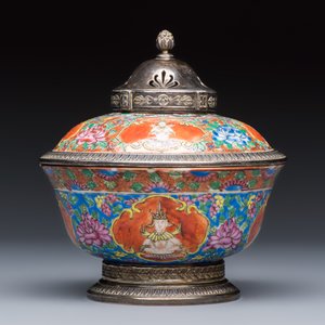 A group of nine Chinese Bencharong wares for the Thai market — photo 2