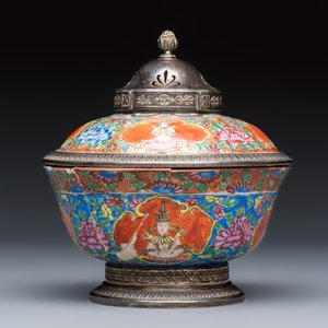 A group of nine Chinese Bencharong wares for the Thai market — photo 5