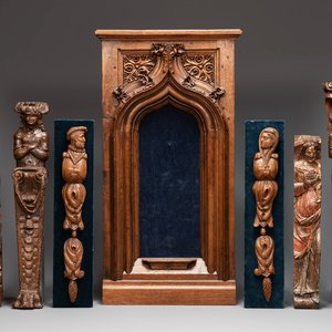 A group of oak carvings and a niche, France and Flanders, 16th C. and later — foto 1