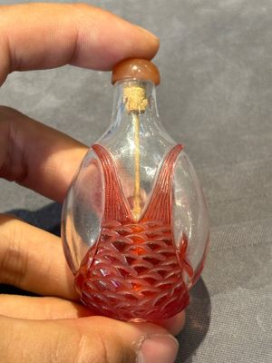 A group of seven Chinese red-overlay glass and red glass snuff bottles, 19/20th C. — photo 14