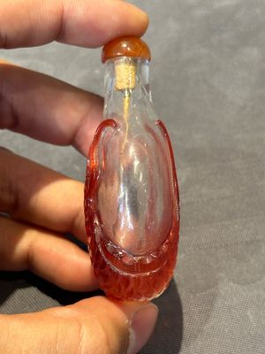 A group of seven Chinese red-overlay glass and red glass snuff bottles, 19/20th C. — photo 15