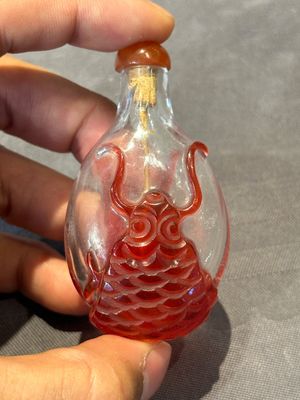 A group of seven Chinese red-overlay glass and red glass snuff bottles, 19/20th C. — photo 16