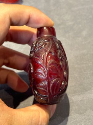 A group of seven Chinese red-overlay glass and red glass snuff bottles, 19/20th C. — photo 3