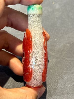 A group of seven Chinese red-overlay glass and red glass snuff bottles, 19/20th C. — photo 33