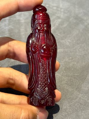 A group of seven Chinese red-overlay glass and red glass snuff bottles, 19/20th C. — photo 36