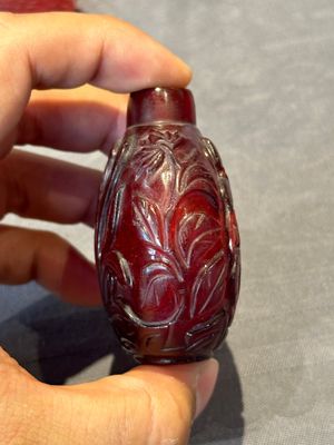 A group of seven Chinese red-overlay glass and red glass snuff bottles, 19/20th C. — photo 5