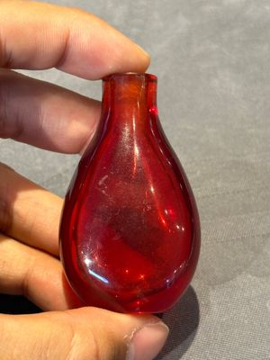 A group of seven Chinese red-overlay glass and red glass snuff bottles, 19/20th C. — photo 8
