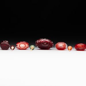 A group of seven Chinese red-overlay glass and red glass snuff bottles, 19/20th C. — photo 7
