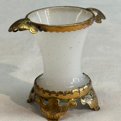 A group of seven Chinese silver, glass and jade wares, including a pair of folding spectacles — foto 25
