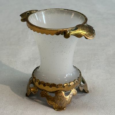 A group of seven Chinese silver, glass and jade wares, including a pair of folding spectacles — foto 26