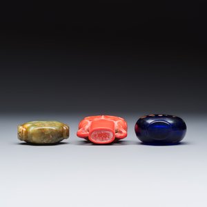 A group of seven Chinese silver, glass and jade wares, including a pair of folding spectacles — foto 11