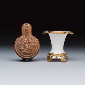 A group of seven Chinese silver, glass and jade wares, including a pair of folding spectacles — foto 13