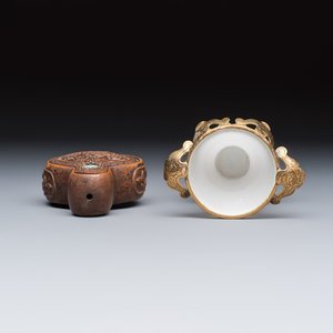 A group of seven Chinese silver, glass and jade wares, including a pair of folding spectacles — foto 14