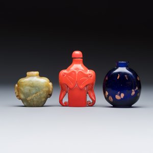 A group of seven Chinese silver, glass and jade wares, including a pair of folding spectacles — foto 6