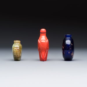 A group of seven Chinese silver, glass and jade wares, including a pair of folding spectacles — foto 9