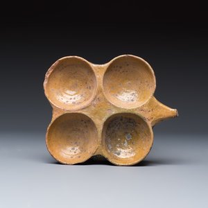A group of seven glazed earthenware cooking vessels — foto 12