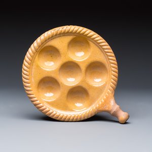 A group of seven glazed earthenware cooking vessels — foto 4