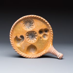 A group of seven glazed earthenware cooking vessels — foto 6