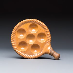 A group of seven glazed earthenware cooking vessels — foto 8